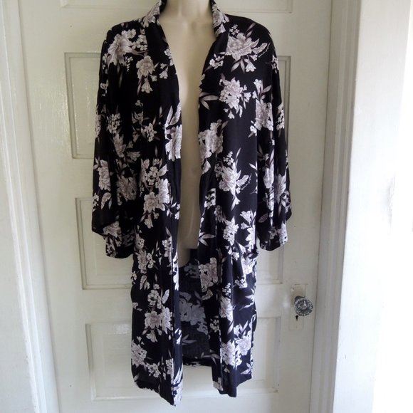 Spiritual Gangster Black & White Floral Maya Kimono OS - Picture 8 of 11